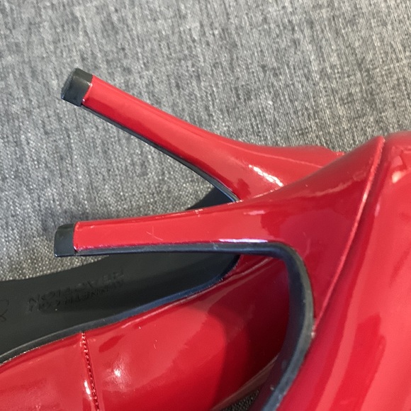 Kenneth Cole Reaction "Socially" SZ 7.5M Pumps - Picture 13 of 13